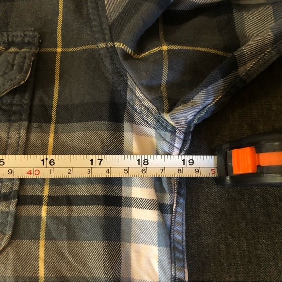 Blue plain Flannel Men’s Button-Up: Abercrombie and Fitch - Picture 5 of 8